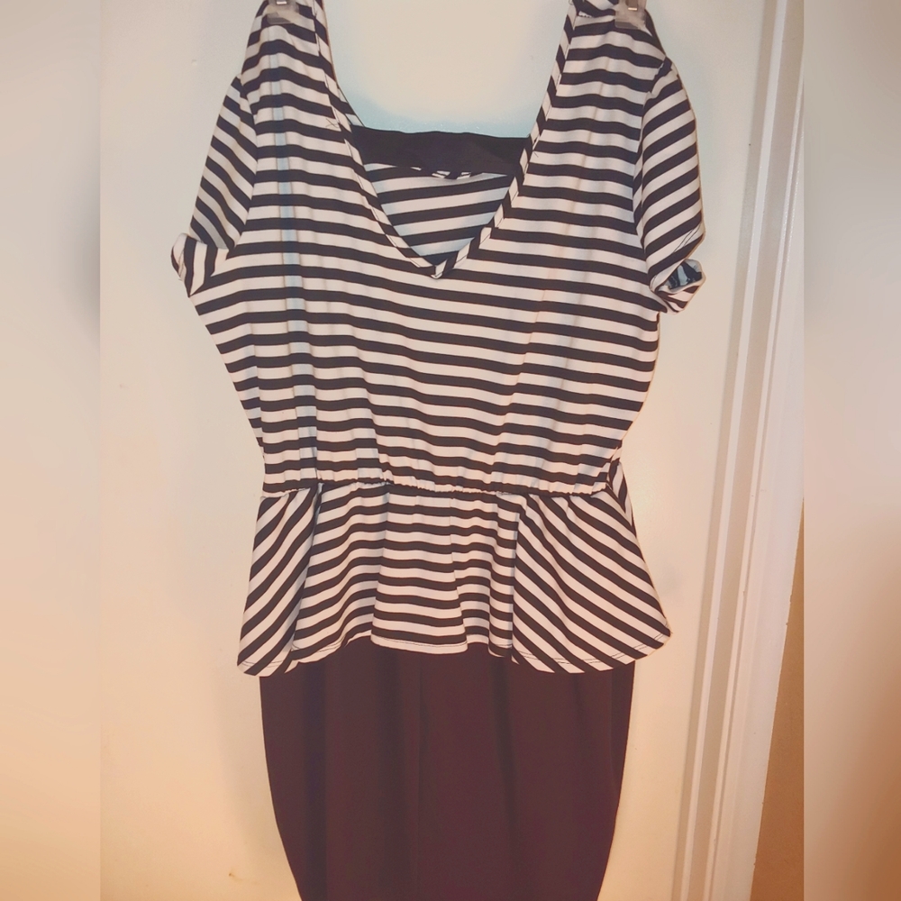 Striped black and white fluted top dress size 3XL brand Rainbowshop.com